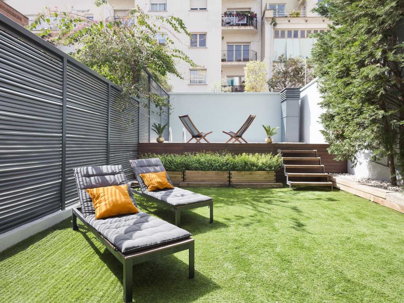 Moderne Maisonette mit eigenem Garten und Pool - My Space Barcelona Appartementen