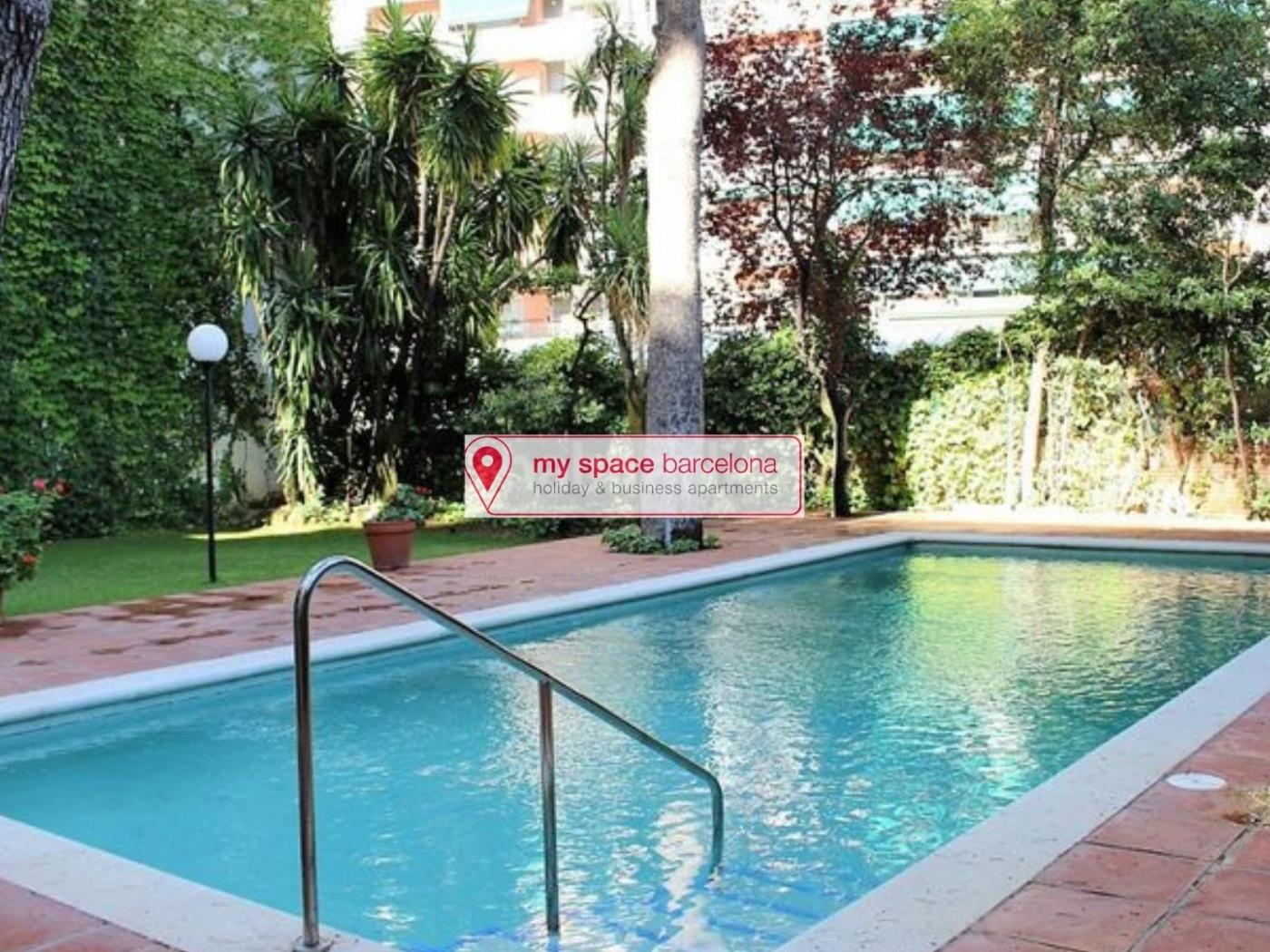Geräumige, voll möblierte Wohnung mit Schwimmbad in der Nachbarschaft von Putxet - My Space Barcelona Appartementen