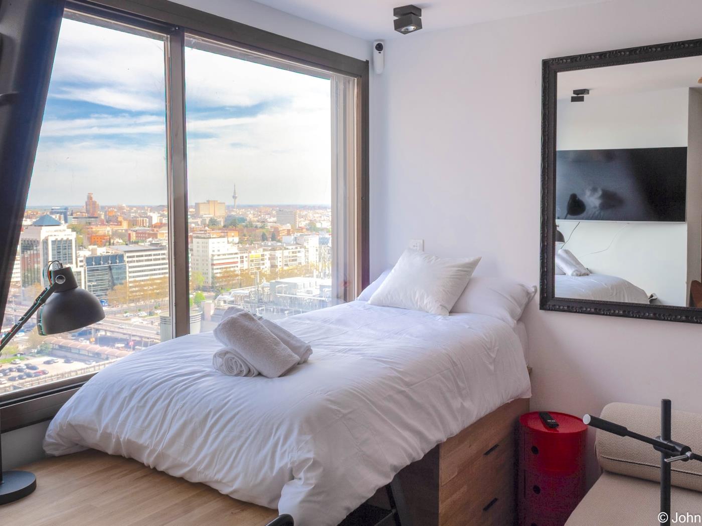 Modernes Studio-Loft mit Stadtblick, Dachpool und Smart TV - My Space Madrid Appartementen