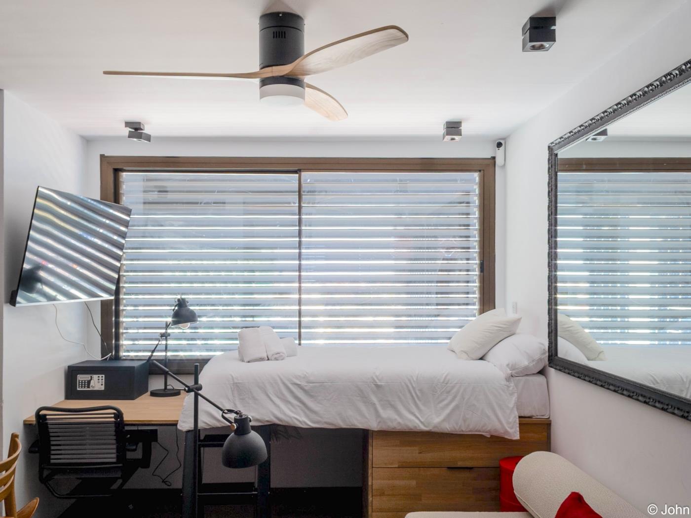 Modernes Studio-Loft mit Stadtblick, Dachpool und Smart TV - My Space Madrid Appartementen