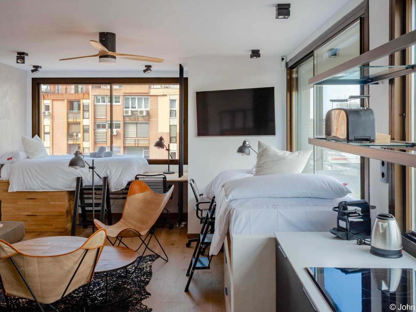 Chic Studio Loft mit Stadtblick und Dachpool - My Space Madrid Appartementen