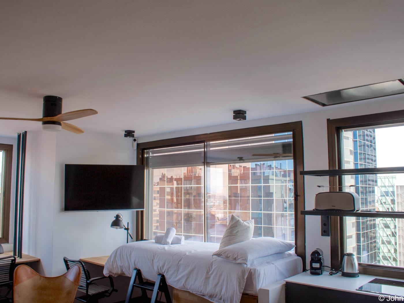 Chic Studio Loft mit Stadtblick und Dachpool - My Space Madrid Appartementen