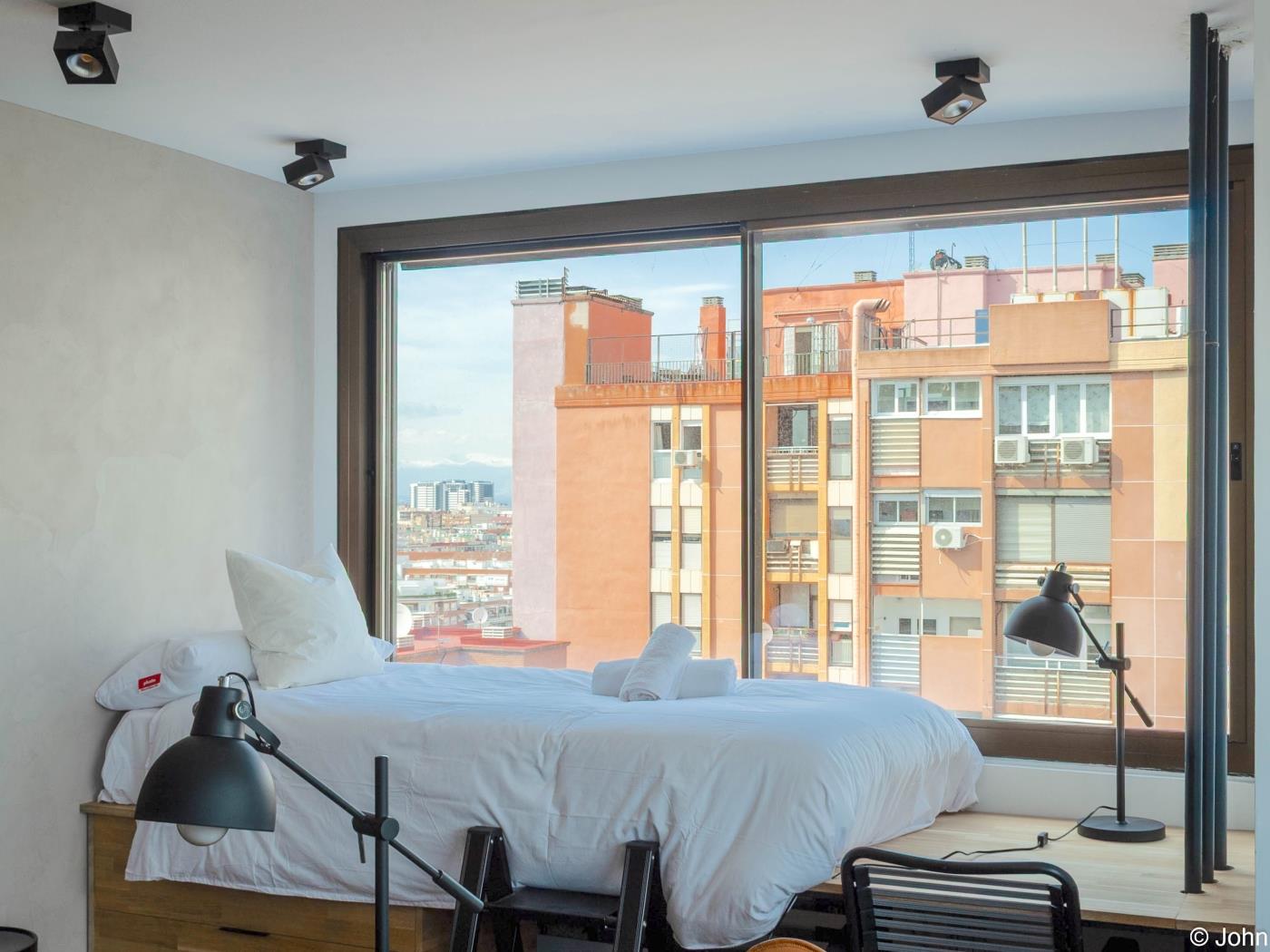 Chic Studio Loft mit Stadtblick und Dachpool - My Space Madrid Appartementen