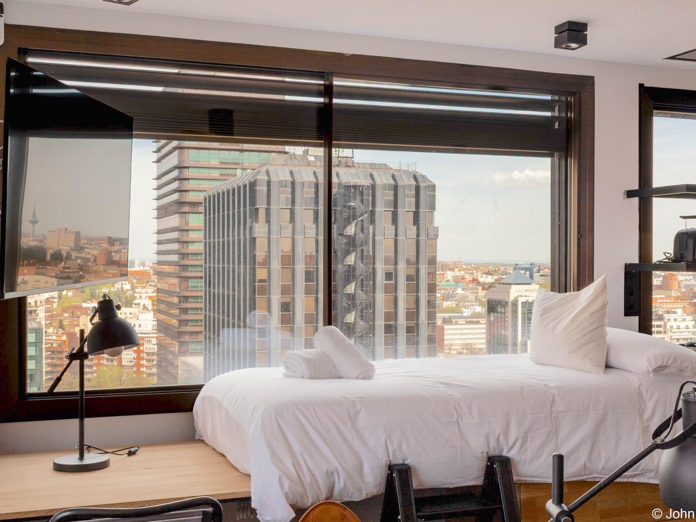 Chic Studio Loft mit Stadtblick und Dachpool - My Space Madrid Appartementen