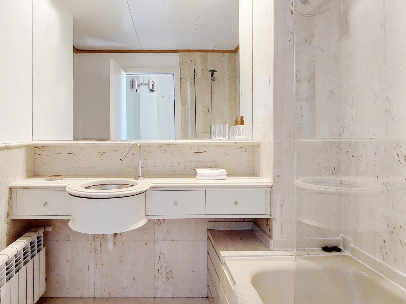 Helle 2-Zimmer-Wohnung neben dem Hotel Palace – Innenstadt BarcA - My Space Barcelona Appartementen