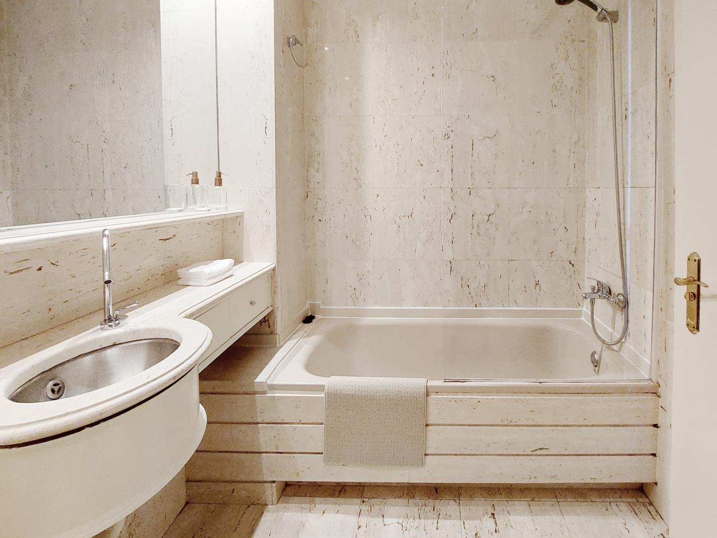 Helle 2-Zimmer-Wohnung neben dem Hotel Palace – Innenstadt BarcA - My Space Barcelona Appartementen