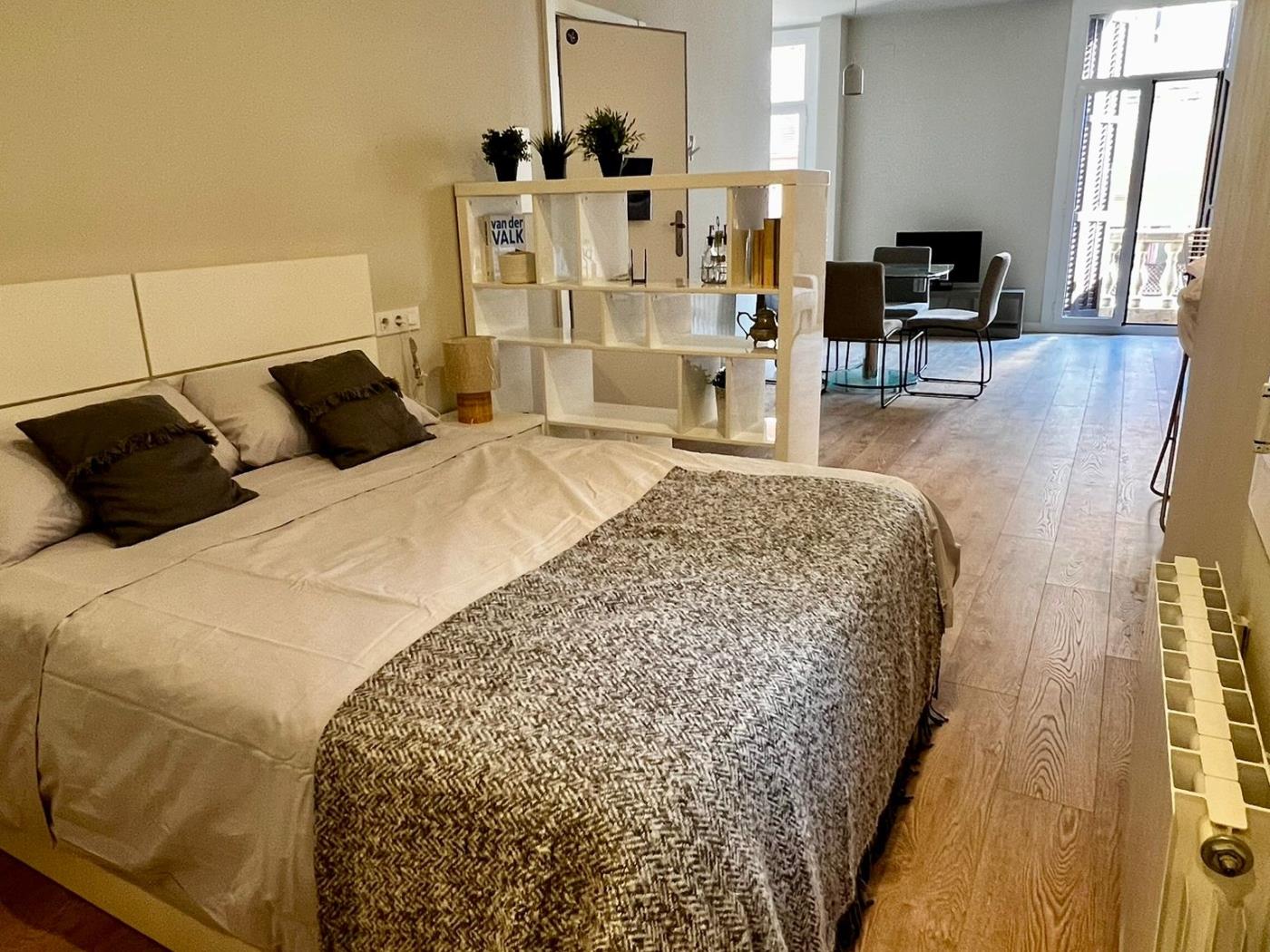 Helles renoviertes Loft mit Balkon in Wohngegend - My Space Barcelona Appartementen